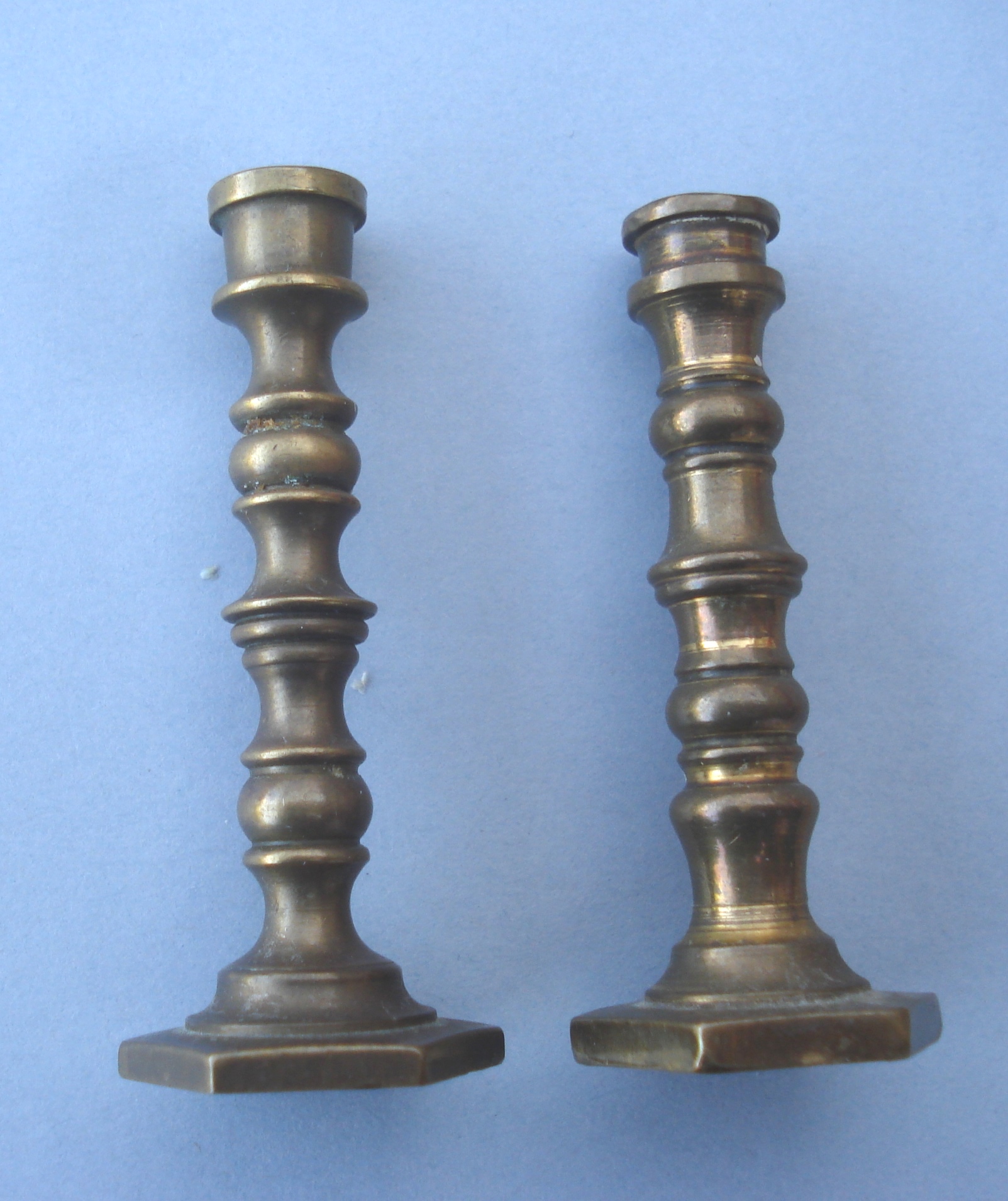 2 CHANDELIERS EN METAL ref CHAN 4 pour poupes 29/39 cm